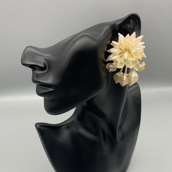 Vintage White Pearlescent Beaded Clip-on Earrings - Picture 1 of 3